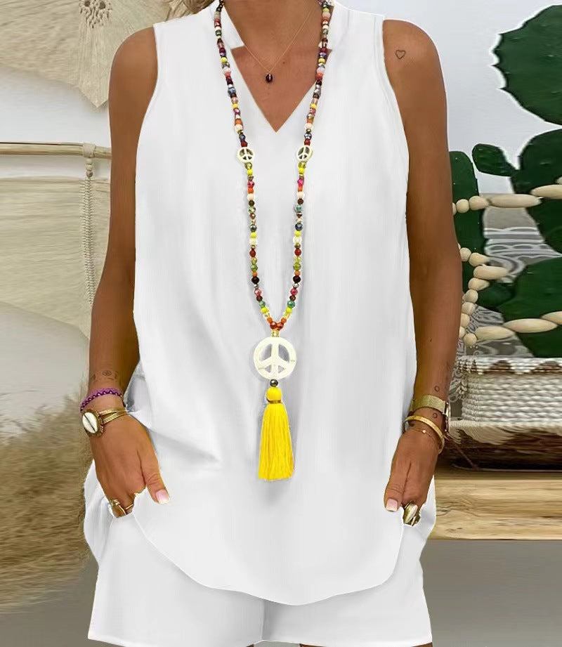 Κομψό σετ δύο τεμαχίων: κοντομάνικο λαιμόκοψη σε V + σορτς-GR