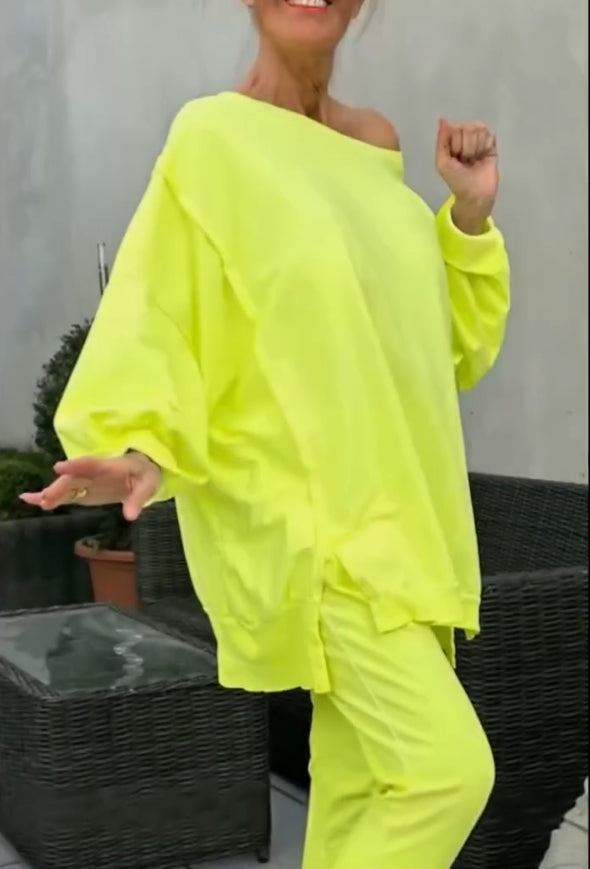 Γυναικείο καλοκαιρινό casual κοστούμι με στρογγυλή λαιμόκοψη, ανοιχτόχρωμο και σκίσιμο-GR