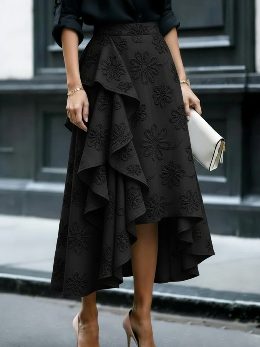 Falda elegante y romántica con volantes y bordados florales.-ES