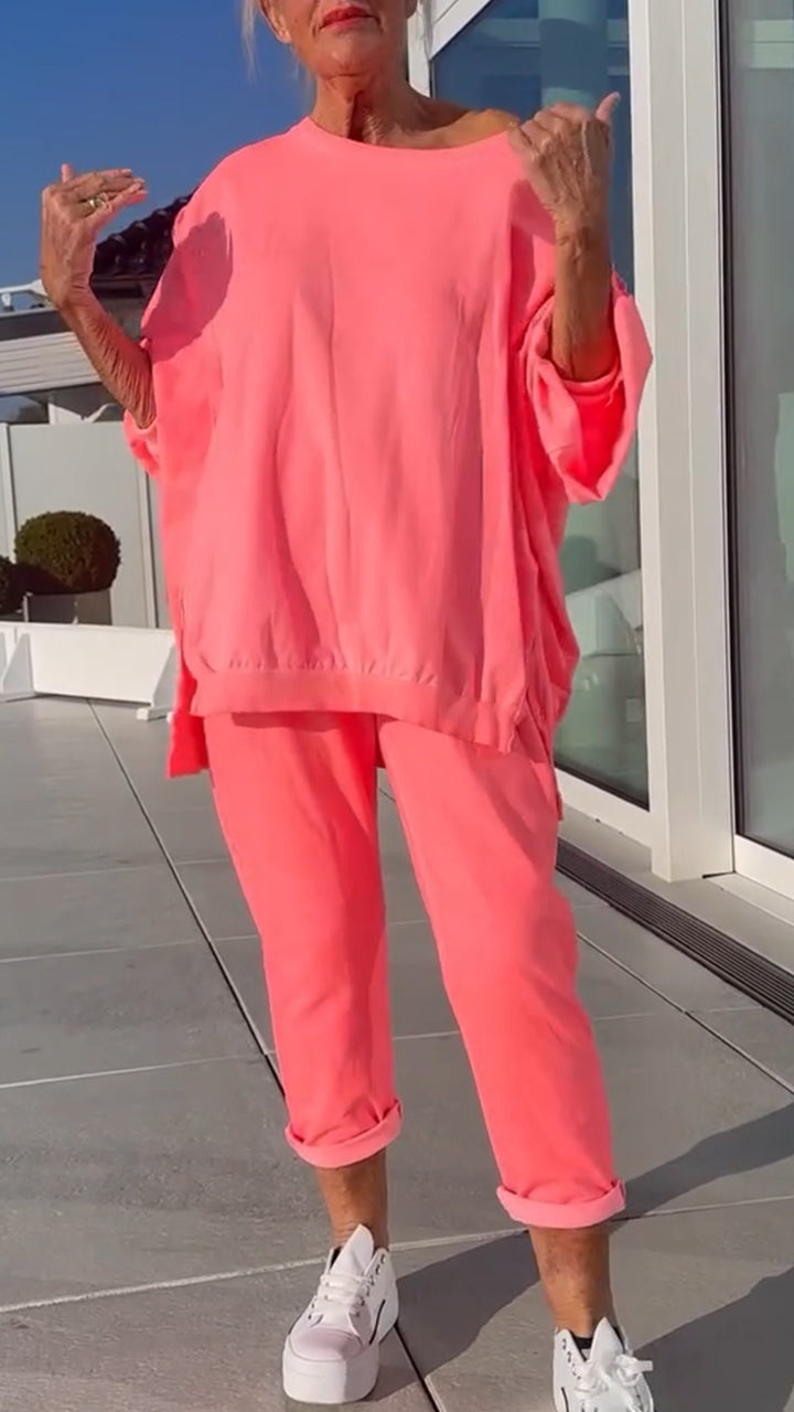 Vasarinis moteriškas apvalios iškirptės, šviesios spalvos laisvalaikio kostiumas-LT