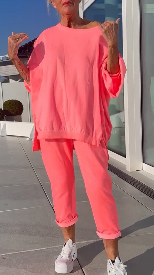 Vasarinis moteriškas apvalios iškirptės, šviesios spalvos laisvalaikio kostiumas-LT