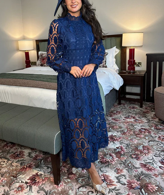 Γυναικείο μίντι φόρεμα με κομψή, αέρινη λαιμόκοψη-GR