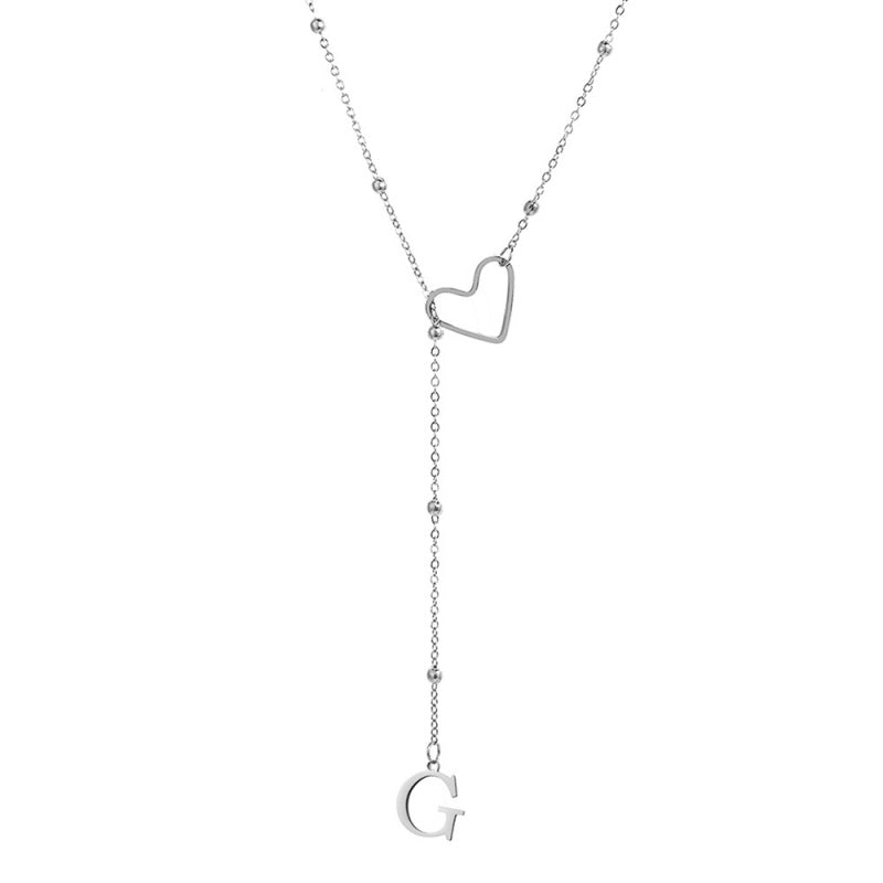 Collar en forma de Y con inicial y corazón-ES