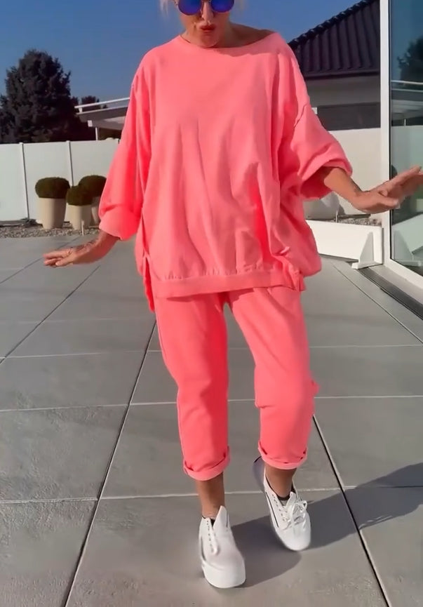 Vasarinis moteriškas apvalios iškirptės, šviesios spalvos laisvalaikio kostiumas-LT