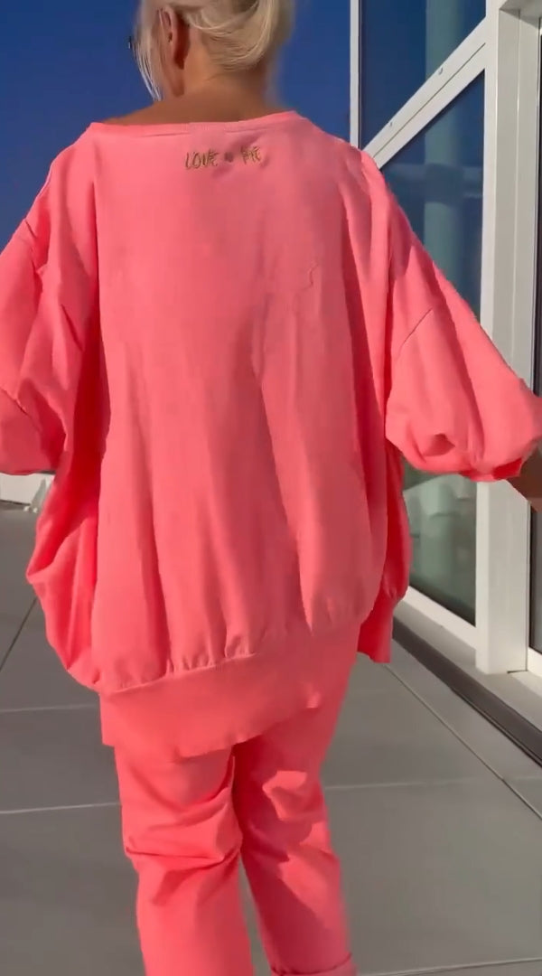 Γυναικείο καλοκαιρινό casual κοστούμι με στρογγυλή λαιμόκοψη, ανοιχτόχρωμο και σκίσιμο-GR