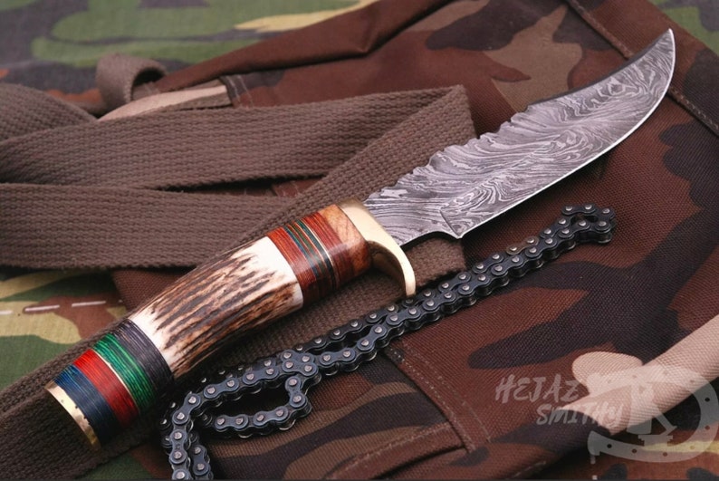 Rankų darbo peilis lupimui iš Damasko plieno, 15 cm iligo, su rago rankena.-LT 