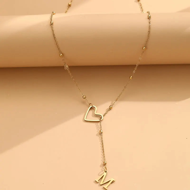 Collar en forma de Y con inicial y corazón-ES