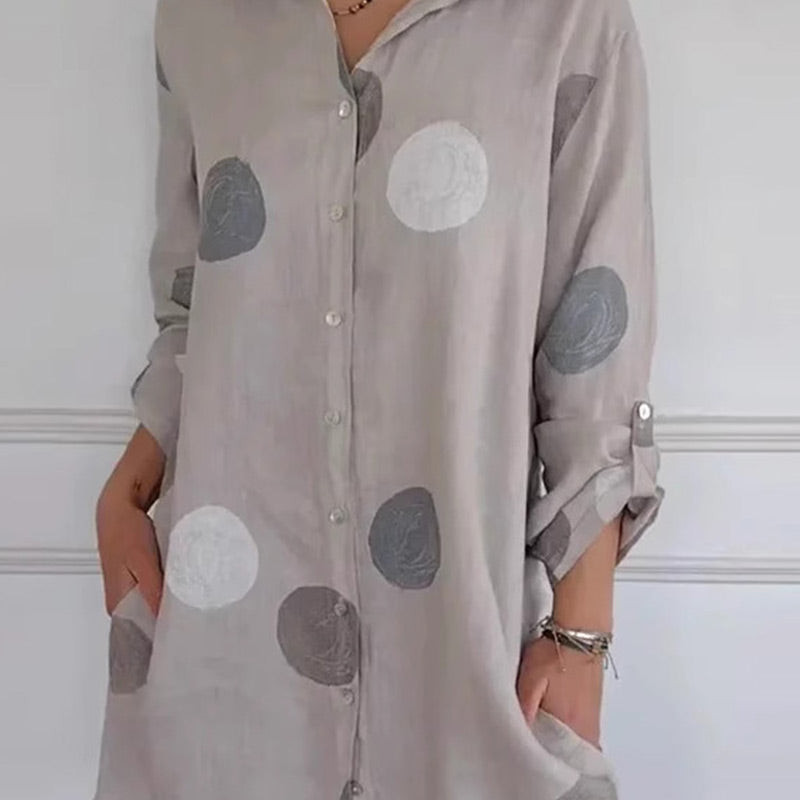 Prevelik srajčni oblek z žepi in pikami - GR