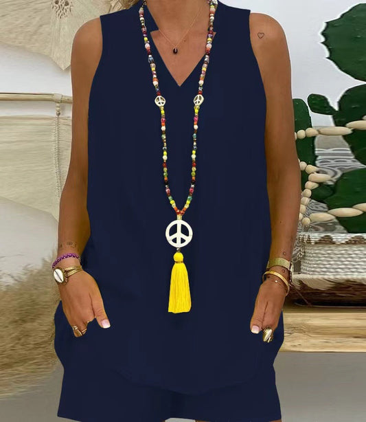 Κομψό σετ δύο τεμαχίων: κοντομάνικο λαιμόκοψη σε V + σορτς-GR